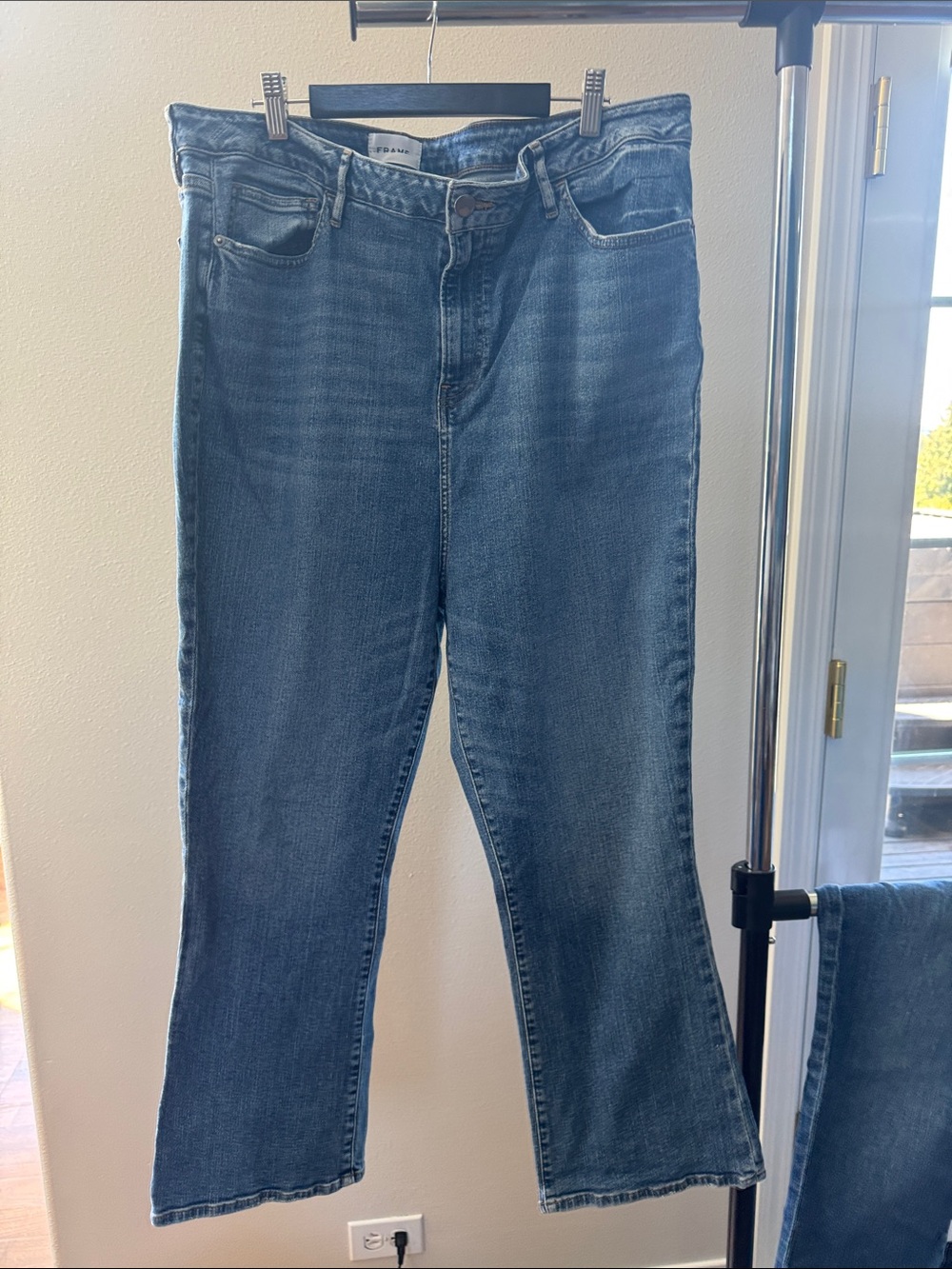 FRAME Straight-Leg Jeans